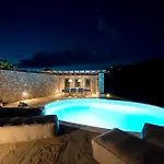 Villa Ammonite With Heated Pool By Diles